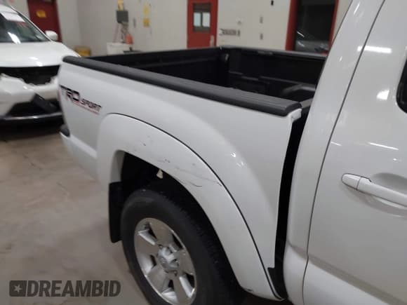 ✅ 2014 Toyota Tacoma • VIN: 3TMLU4EN5EM158285 • Lot: 42583384. Listed on IAAI with 11,353 mi. Free auction sales archive from the USA and detailed vehicle history report at DreamBid. Image 20.