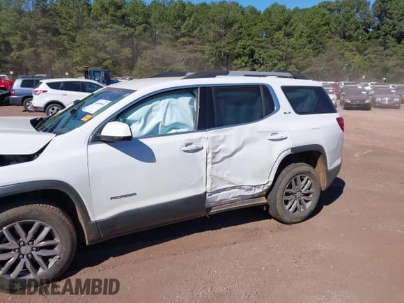 ✅ 2018 GMC Acadia SLE • VIN: 1GKKNLLA5JZ149781 • Lot: 40499900. Listed on IAAI with 92,136 mi. Free auction sales archive from the USA and detailed vehicle history report at DreamBid. Image 17.