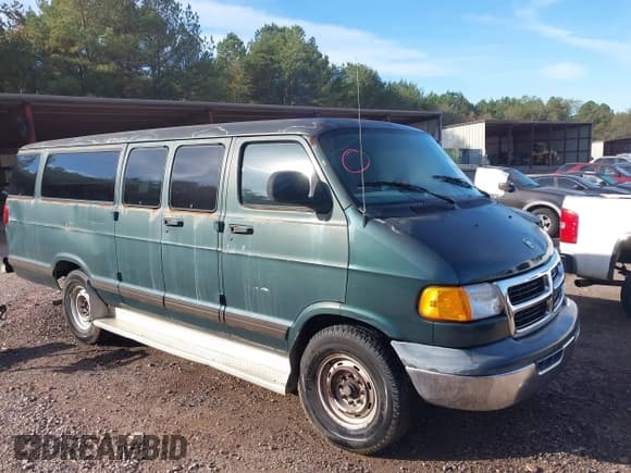 ✅ 2000 Dodge Passenger • VIN: 2B5WB35Z4YK138253 • Lot: 43488999. Listed on IAAI with 291,862 mi. Free auction sales archive from the USA and detailed vehicle history report at DreamBid. Image 1.