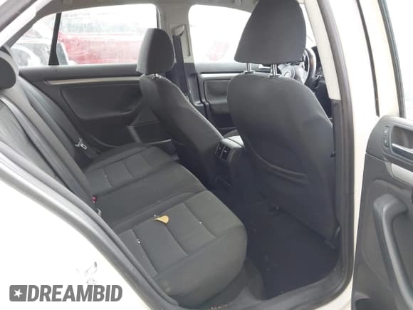 ✅ 2010 Volkswagen Jetta S • VIN: 3VWJZ7AJ3AM028610 • Lot: 42368121. Wystawiony na IAAI z przebiegiem 138 289 mil. Bezpłatny archiwum sprzedaży aukcyjnych z USA i szczegółowy raport historii pojazdu na DreamBid. Zdjęcie 8.