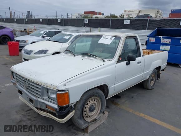 ✅ 1984 Toyota Pickup • VIN: JT4RN50S8E5000703 • Lot: 42014148. Listed on IAAI with 319,627 mi. Free auction sales archive from the USA and detailed vehicle history report at DreamBid. Image 2.