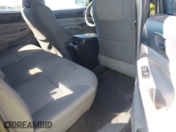 ✅ 2015 Toyota Tacoma PreRunner • VIN: 5TFKU4HN1FX007298 • Lot: 43449436. Wystawiony na IAAI z przebiegiem 230 810 mil. Bezpłatny archiwum sprzedaży aukcyjnych z USA i szczegółowy raport historii pojazdu na DreamBid. Zdjęcie 8.