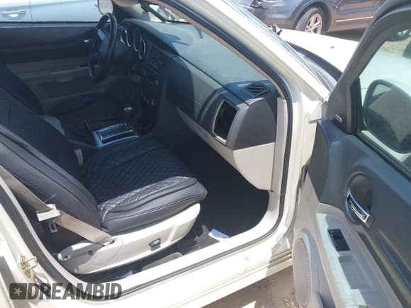 ✅ 2005 Dodge Magnum RT • VIN: 2D8GV58235H682377 • Lot: 42572363. Listed on IAAI with 186,682 mi. Free auction sales archive from the USA and detailed vehicle history report at DreamBid. Image 5.