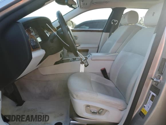 ✅ 2012 Rolls-Royce Ghost • VIN: SCA664L50CUX65544 • Lot: 45107245. Wystawiony na Copart z przebiegiem 49 206 mil. Bezpłatny archiwum sprzedaży aukcyjnych z USA i szczegółowy raport historii pojazdu na DreamBid. Zdjęcie 7.