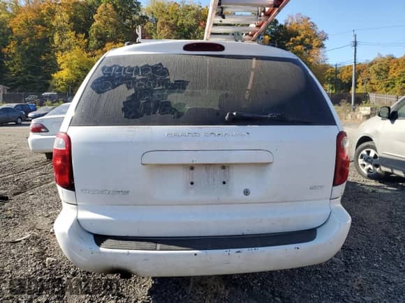 2005 Dodge Caravan SXT с VIN 2D4GP44L75R529032, выставлен на аукционе Copart как лот 76691054 с пробегом 233 121 миль миль и Списание • Salvage title. История ставок и продаж доступна на DreamBid. Изображение 6.