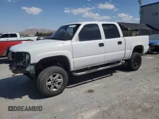 ✅ 2006 GMC Sierra 1500 SLE1 • VIN: 2GTEK13T061103203 • Lot: 69231735. Wystawiony na Copart z przebiegiem Nie podano. Bezpłatny archiwum sprzedaży aukcyjnych z USA i szczegółowy raport historii pojazdu na DreamBid. Zdjęcie 1.