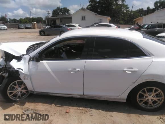 2014 Chevrolet Malibu LS z VIN 1G11A5SL1EF146619, wystawiony jako IAAI lot #42693739 z przebiegiem Nie podano mil oraz . Historia ofert i sprzedaży dostępna na DreamBid. Obrazek 14.