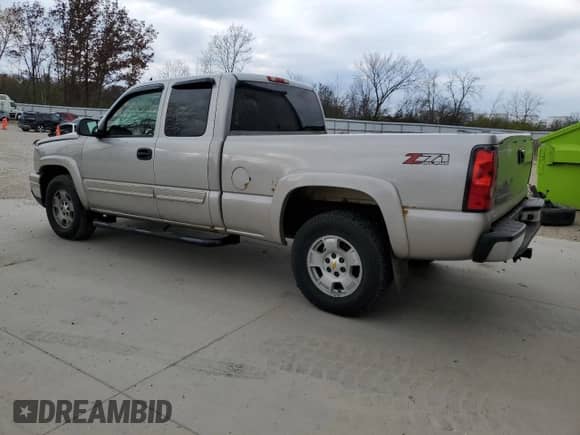✅ 2006 Chevrolet Silverado 1500 LS • VIN: 2GCEK19B761111443 • Lot: 78503734. Wystawiony na Copart z przebiegiem 185 283 mil mil. Skorzystaj z bezpłatnego archiwum sprzedaży aukcyjnych z USA i zobacz szczegółowy raport historii pojazdu na DreamBid. Zdjęcie 2.