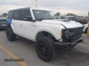 ✅ 2023 Ford Bronco Badlands • VIN: 1FMEE5DPXPLB65991 • Lot: 43692472. Wystawiony na IAAI z przebiegiem 38 907 mil. Bezpłatny archiwum sprzedaży aukcyjnych z USA i szczegółowy raport historii pojazdu na DreamBid. Zdjęcie 1.