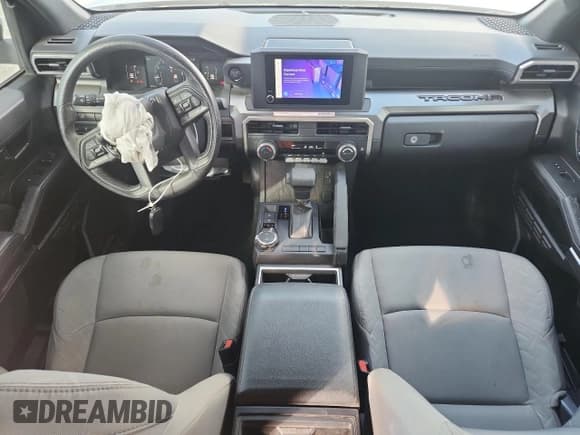 ✅ 2024 Toyota Tacoma SR5 • VIN: 3TYLB5JNXRT033696 • Lot: 90677615. Wystawiony na Copart z przebiegiem 32 732 mil. Bezpłatny archiwum sprzedaży aukcyjnych z USA i szczegółowy raport historii pojazdu na DreamBid. Zdjęcie 8.