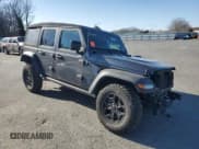 ✅ 2023 Jeep Wrangler • VIN: 1C4JJXN6XPW599309 • Lot: 47786095. Wystawiony na Copart z przebiegiem 21 030 mil. Bezpłatny archiwum sprzedaży aukcyjnych z USA i szczegółowy raport historii pojazdu na DreamBid. Zdjęcie 4.