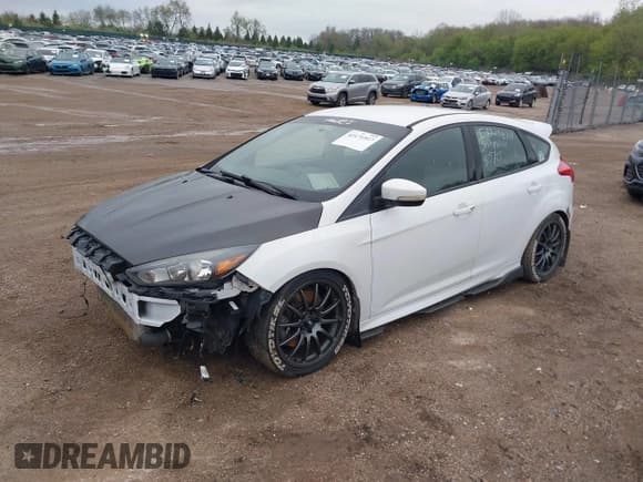 ✅ 2015 Ford Focus ST • VIN: 1FADP3L94FL298865 • Lot: 42171917. Wystawiony na IAAI z przebiegiem 147 777 mil. Bezpłatny archiwum sprzedaży aukcyjnych z USA i szczegółowy raport historii pojazdu na DreamBid. Zdjęcie 2.