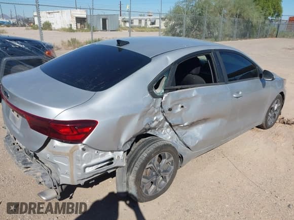 ✅ 2019 Kia Forte LXS • VIN: 3KPF24ADXKE073142 • Лот: 43345292. Опубликован ранее на IAAI с пробегом 80 614 миль. Бесплатный доступ к архиву аукционных продаж из США и подробный отчёт об истории автомобиля на DreamBid. Изображение 4.