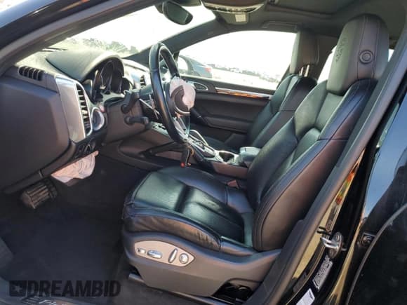 ✅ 2017 Porsche Cayenne • VIN: WP1AA2A24HKA80463 • Lot: 82288735. Listed on Copart with 68,092 mi. Free auction sales archive from the USA and detailed vehicle history report at DreamBid. Image 7.