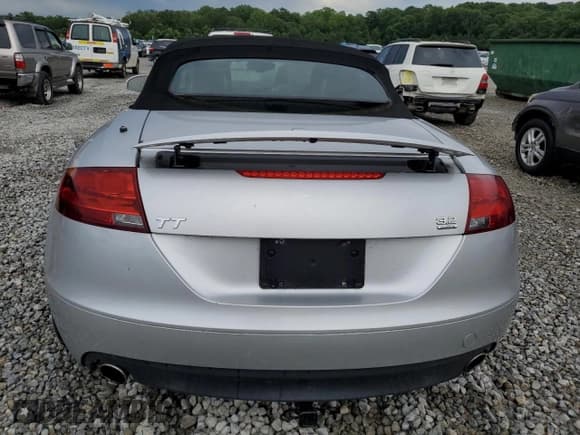 ✅ 2008 Audi TT 3.2L • VIN: TRURD38J481038594 • Lot: 61454905. Wystawiony na Copart z przebiegiem 165 720 mil. Bezpłatny archiwum sprzedaży aukcyjnych z USA i szczegółowy raport historii pojazdu na DreamBid. Zdjęcie 6.