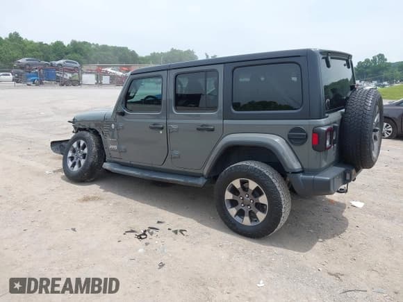 ✅ 2018 Jeep Wrangler Unlimited Sahara • VIN: 1C4HJXEN1JW320942 • Lot: 42471093. Wystawiony na IAAI z przebiegiem 116 907 mil. Bezpłatny archiwum sprzedaży aukcyjnych z USA i szczegółowy raport historii pojazdu na DreamBid. Zdjęcie 3.