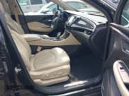 ✅ 2016 Buick Envision Premium I • VIN: LRBFXESX8GD214944 • Lot: 42415957. Wystawiony na IAAI z przebiegiem 74 110 mil. Bezpłatny archiwum sprzedaży aukcyjnych z USA i szczegółowy raport historii pojazdu na DreamBid. Zdjęcie 5.