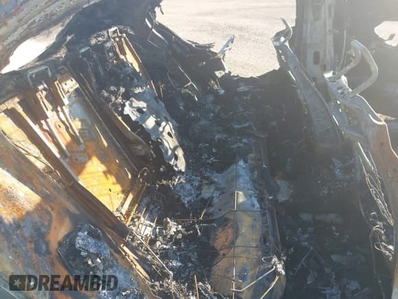 ✅ 2016 Mercedes-Benz C 300 • VIN: 55SWF4JB5GU144945 • Lot: 40372825. Wystawiony na IAAI z przebiegiem Nie podano. Bezpłatny archiwum sprzedaży aukcyjnych z USA i szczegółowy raport historii pojazdu na DreamBid. Zdjęcie 8.