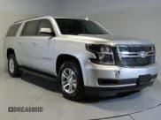 ✅ 2018 Chevrolet Suburban LT • VIN: 1GNSKHKC9JR395664 • Lot: 48152065. Wystawiony na Copart z przebiegiem 84 267 mil. Bezpłatny archiwum sprzedaży aukcyjnych z USA i szczegółowy raport historii pojazdu na DreamBid. Zdjęcie 1.