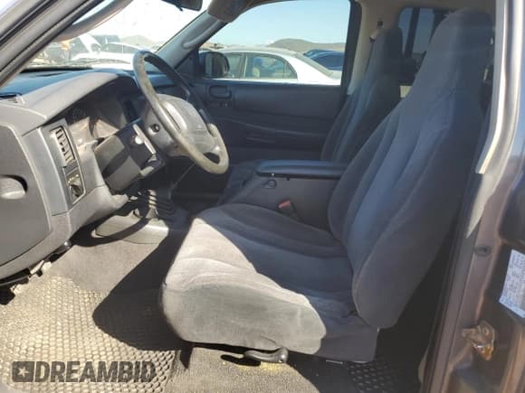 ✅ 2004 Dodge Dakota • VIN: 1D7GL12K44S619565 • Lot: 82758095. Wystawiony na Copart z przebiegiem 121 861 mil. Bezpłatny archiwum sprzedaży aukcyjnych z USA i szczegółowy raport historii pojazdu na DreamBid. Zdjęcie 7.