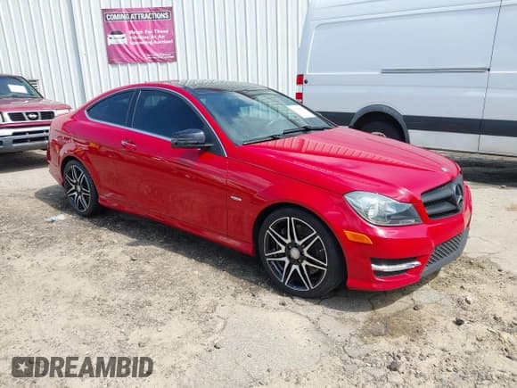 ✅ 2013 Mercedes-Benz C 250 • VIN: WDDGJ4HB9DF963125 • Lot: 42725863. Wystawiony na IAAI z przebiegiem 71 413 mil. Bezpłatny archiwum sprzedaży aukcyjnych z USA i szczegółowy raport historii pojazdu na DreamBid. Zdjęcie 1.