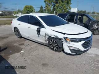 2021 Chevrolet Malibu RS z VIN 1G1ZG5ST9MF034599, wystawiony jako IAAI lot #43245443 z przebiegiem 90 372 mil mil oraz . Historia ofert i sprzedaży dostępna na DreamBid. Obrazek 1.