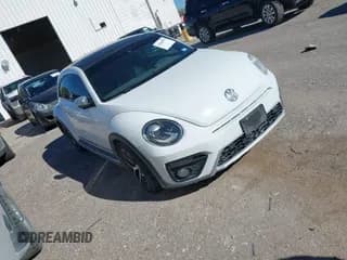 ✅ 2016 Volkswagen Beetle Dune • VIN: 3VWS17AT7GM631727 • Lot: 43545970. Wystawiony na IAAI z przebiegiem 127 992 mil. Bezpłatny archiwum sprzedaży aukcyjnych z USA i szczegółowy raport historii pojazdu na DreamBid. Zdjęcie 1.