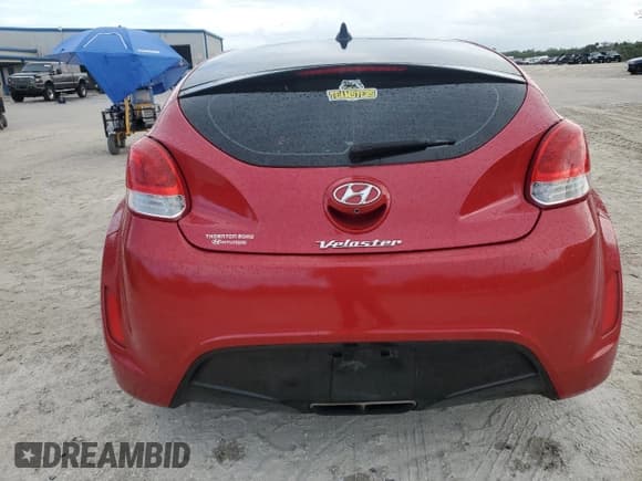 ✅ 2016 Hyundai Veloster • VIN: KMHTC6AD0GU299870 • Lot: 70583364. Wystawiony na Copart z przebiegiem 146 896 mil. Bezpłatny archiwum sprzedaży aukcyjnych z USA i szczegółowy raport historii pojazdu na DreamBid. Zdjęcie 6.