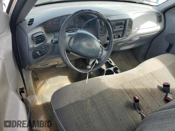 ✅ 1997 Ford F-150 • VIN: 1FTDF1727VNC20744 • Lot: 82264605. Wystawiony na Copart z przebiegiem 163 329 mil. Bezpłatny archiwum sprzedaży aukcyjnych z USA i szczegółowy raport historii pojazdu na DreamBid. Zdjęcie 8.