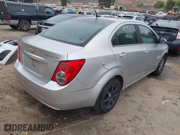 ✅ 2014 Chevrolet Sonic LT • VIN: 1G1JC5SH5E4170875 • Лот: 42367419. Опубликован ранее на IAAI с пробегом 152 289 миль. Бесплатный доступ к архиву аукционных продаж из США и подробный отчёт об истории автомобиля на DreamBid. Изображение 4.