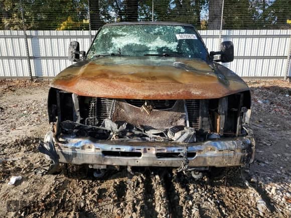 2006 Chevrolet Silverado 2500HD LT1 с VIN 1GCHK29D26E164070, выставлен на аукционе Copart как лот 90705675 с пробегом Не указан миль и На запчасти • Non repairable. История ставок и продаж доступна на DreamBid. Изображение 5.