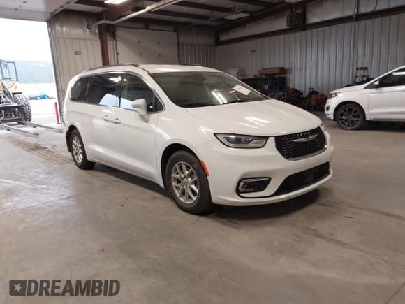 ✅ 2022 Chrysler Pacifica Touring L • VIN: 2C4RC1BG9NR155223 • Lot: 43722441. Wystawiony na IAAI z przebiegiem 34 097 mil. Bezpłatny archiwum sprzedaży aukcyjnych z USA i szczegółowy raport historii pojazdu na DreamBid. Zdjęcie 1.