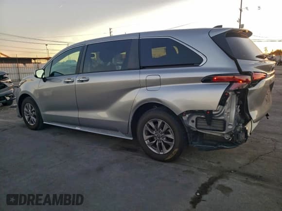 ✅ 2022 Toyota Sienna XLE • VIN: 5TDYRKEC6NS127038 • Lot: 96519105. Listed on Copart with 57,758 mi. Free auction sales archive from the USA and detailed vehicle history report at DreamBid. Image 2.