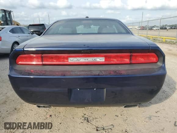 2014 Dodge Challenger SXT z VIN 2C3CDYAG8EH136931, wystawiony jako Copart lot #57024104 z przebiegiem 34 511 mil mil oraz Szkoda całkowita • Salvage title. Historia ofert i sprzedaży dostępna na DreamBid. Obrazek 6.