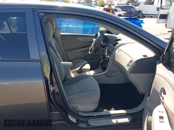 ✅ 2010 Toyota Corolla S • VIN: 1NXBU4EE0AZ205669 • Лот: 43471620. Опубликован ранее на IAAI с пробегом 254 625 миль. Бесплатный доступ к архиву аукционных продаж из США и подробный отчёт об истории автомобиля на DreamBid. Изображение 5.