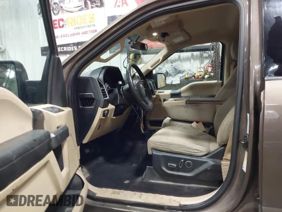 ✅ 2016 Ford F-150 XLT • VIN: 1FTEW1EG2GKF48855 • Lot: 43177992. Wystawiony na IAAI z przebiegiem 133 707 mil. Bezpłatny archiwum sprzedaży aukcyjnych z USA i szczegółowy raport historii pojazdu na DreamBid. Zdjęcie 5.