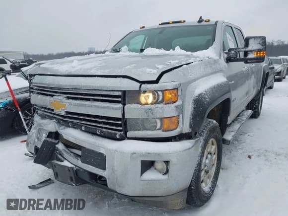 ✅ 2015 Chevrolet Silverado 2500HD LT • VIN: 1GC2KVEG4FZ555799 • Lot: 41308705. Wystawiony na IAAI z przebiegiem 206 455 mil. Bezpłatny archiwum sprzedaży aukcyjnych z USA i szczegółowy raport historii pojazdu na DreamBid. Zdjęcie 18.