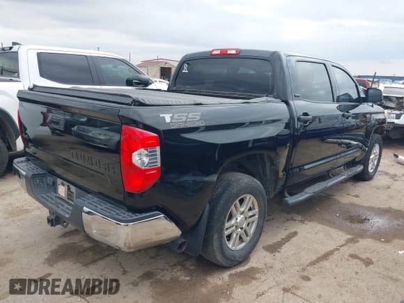 ✅ 2017 Toyota Tundra SR5 • VIN: 5TFDW5F10HX621223 • Lot: 43378082. Listed on IAAI with 180,203 mi. Free auction sales archive from the USA and detailed vehicle history report at DreamBid. Image 4.