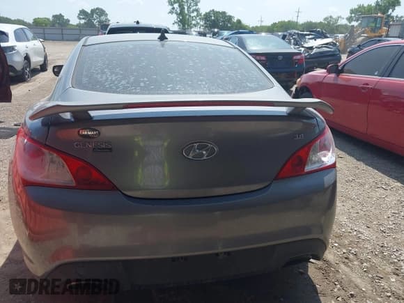 ✅ 2010 Hyundai Genesis Coupe Track • VIN: KMHHU6KHXAU004110 • Lot: 42754734. Wystawiony na IAAI z przebiegiem 176 668 mil. Bezpłatny archiwum sprzedaży aukcyjnych z USA i szczegółowy raport historii pojazdu na DreamBid. Zdjęcie 15.