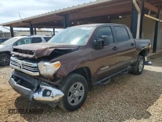 ✅ 2017 Toyota Tundra SR5 • VIN: 5TFEM5F17HX115723 • Lot: 63642845. Wystawiony na Copart z przebiegiem 101 866 mil. Bezpłatny archiwum sprzedaży aukcyjnych z USA i szczegółowy raport historii pojazdu na DreamBid. Zdjęcie 1.