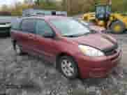 2005 Toyota Sienna LE z VIN 5TDZA23C55S242504, wystawiony jako Copart lot #89652155 z przebiegiem 260 207 mil mil oraz Szkoda całkowita • Salvage title. Historia ofert i sprzedaży dostępna na DreamBid. Obrazek 4.