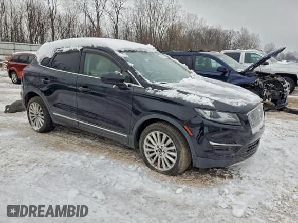✅ 2019 Lincoln MKC Standard • VIN: 5LMCJ1D98KUL37318 • Lot: 95535525. Wystawiony na Copart z przebiegiem 44 647 mil. Bezpłatny archiwum sprzedaży aukcyjnych z USA i szczegółowy raport historii pojazdu na DreamBid. Zdjęcie 4.