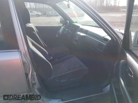 ✅ 1999 Honda CR-V EX • VIN: JHLRD1868XC018557 • Lot: 43699143. Wystawiony na IAAI z przebiegiem 213 222 mil. Bezpłatny archiwum sprzedaży aukcyjnych z USA i szczegółowy raport historii pojazdu na DreamBid. Zdjęcie 5.