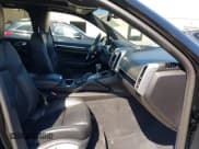 ✅ 2016 Porsche Cayenne • VIN: WP1AA2A27GKA13225 • Lot: 42372124. Wystawiony na IAAI z przebiegiem 47 081 mil. Bezpłatny archiwum sprzedaży aukcyjnych z USA i szczegółowy raport historii pojazdu na DreamBid. Zdjęcie 5.