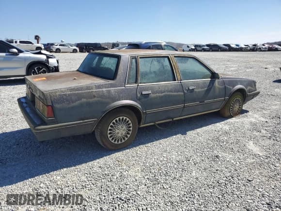 ✅ 1988 Chevrolet Celebrity • VIN: 1G1AW51W8J6159794 • Лот: 47321315. Опубликован ранее на Copart с пробегом 181 956 миль. Бесплатный доступ к архиву аукционных продаж из США и подробный отчёт об истории автомобиля на DreamBid. Изображение 3.