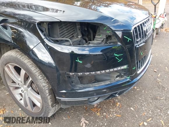 ✅ 2015 Audi Q7 Premium Plus • VIN: WA1LGAFE4FD030454 • Lot: 43647798. Wystawiony na IAAI z przebiegiem 161 147 mil. Bezpłatny archiwum sprzedaży aukcyjnych z USA i szczegółowy raport historii pojazdu na DreamBid. Zdjęcie 6.