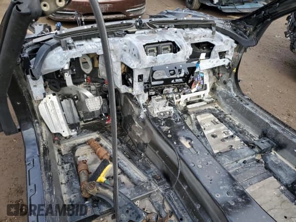 ✅ 2016 Ferrari California T • VIN: ZFF77XJA1G0215876 • Lot: 50196445. Wystawiony na Copart z przebiegiem Nie podano. Bezpłatny archiwum sprzedaży aukcyjnych z USA i szczegółowy raport historii pojazdu na DreamBid. Zdjęcie 8.