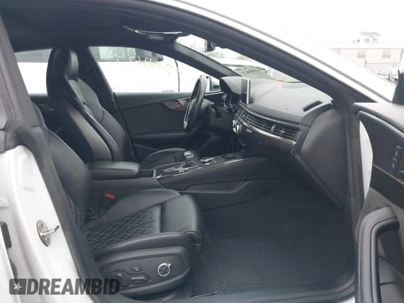 ✅ 2018 Audi S5 Sportback Premium Plus • VIN: WAUB4CF51JA040405 • Lot: 43804633. Wystawiony na IAAI z przebiegiem 114 170 mil. Bezpłatny archiwum sprzedaży aukcyjnych z USA i szczegółowy raport historii pojazdu na DreamBid. Zdjęcie 5.