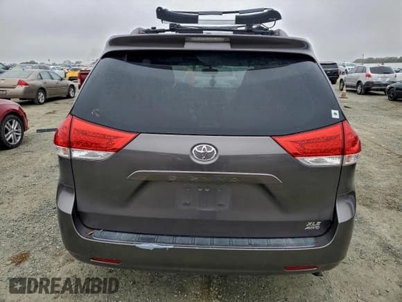 ✅ 2012 Toyota Sienna XLE • VIN: 5TDDK3DC8CS039163 • Лот: 96236745. Опубликован ранее на Copart с пробегом 225 925 миль. Бесплатный доступ к архиву аукционных продаж из США и подробный отчёт об истории автомобиля на DreamBid. Изображение 6.