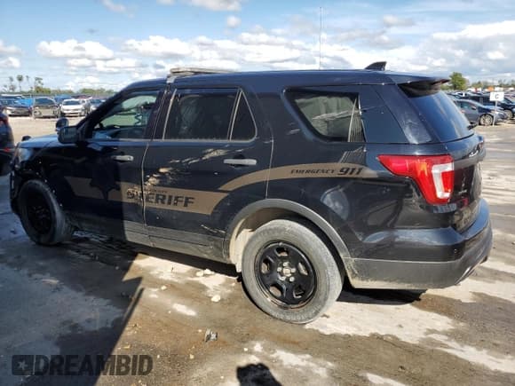 ✅ 2017 Ford Police Interceptor Utility • VIN: 1FM5K8ATXHGC35415 • Лот: 73063734. Опубликован ранее на Copart с пробегом 122 404 миль. Бесплатный доступ к архиву аукционных продаж из США и подробный отчёт об истории автомобиля на DreamBid. Изображение 2.
